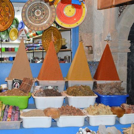 Riad Thais Szavíra Kültér fotó