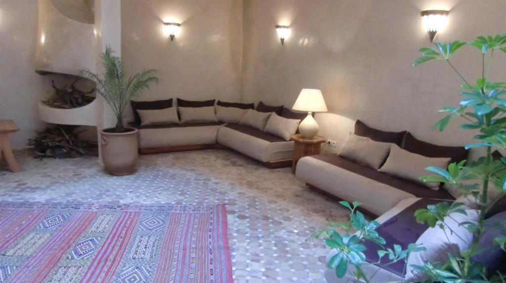 Riad Thais Szavíra Kültér fotó