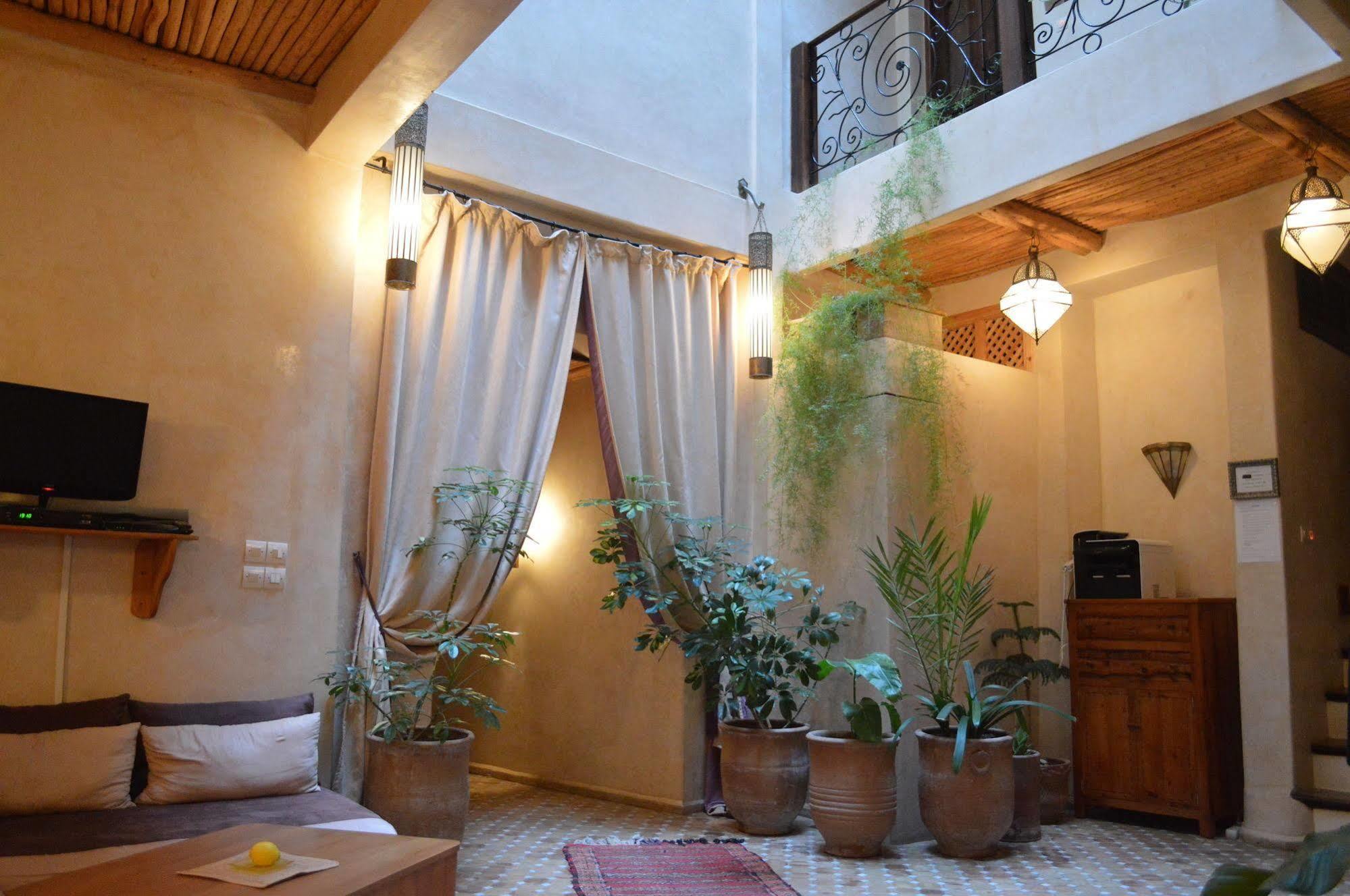 Riad Thais Szavíra Kültér fotó