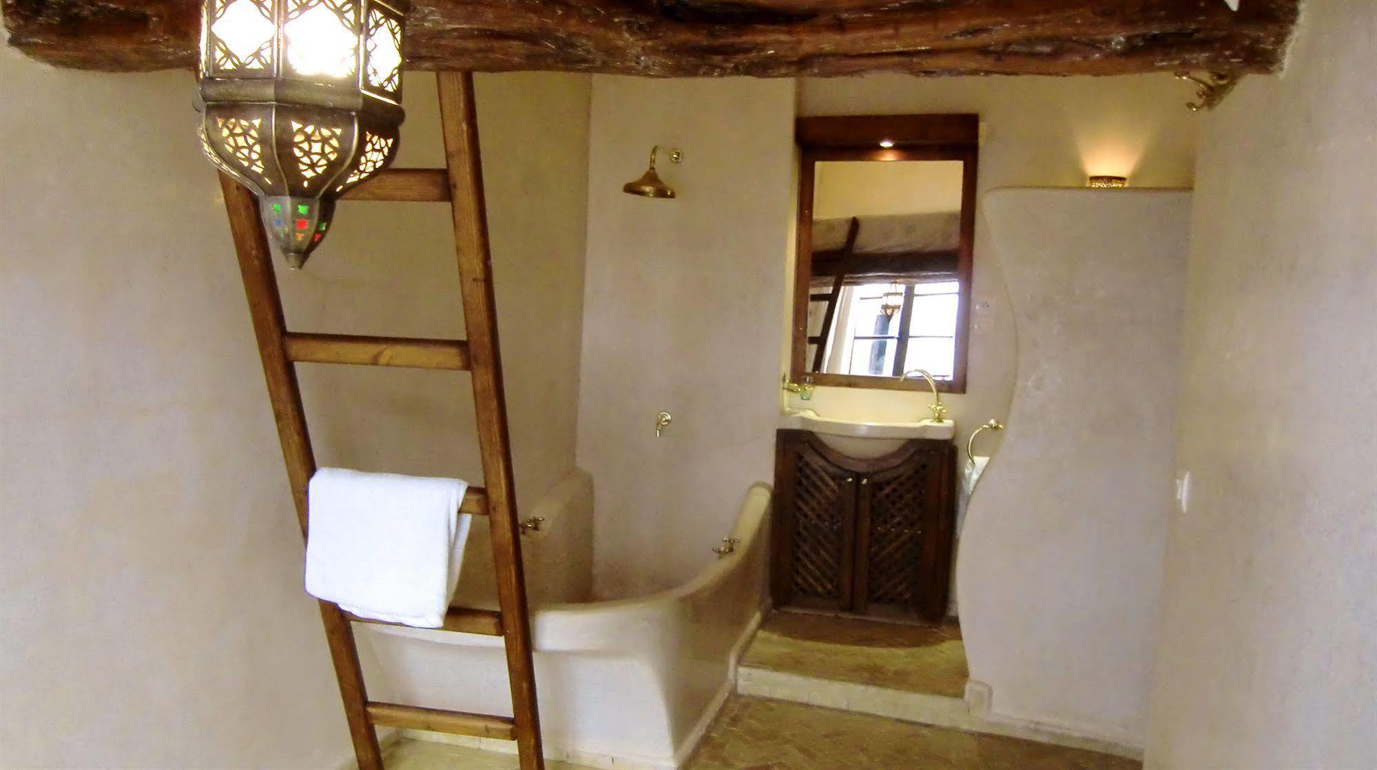 Riad Thais Szavíra Kültér fotó