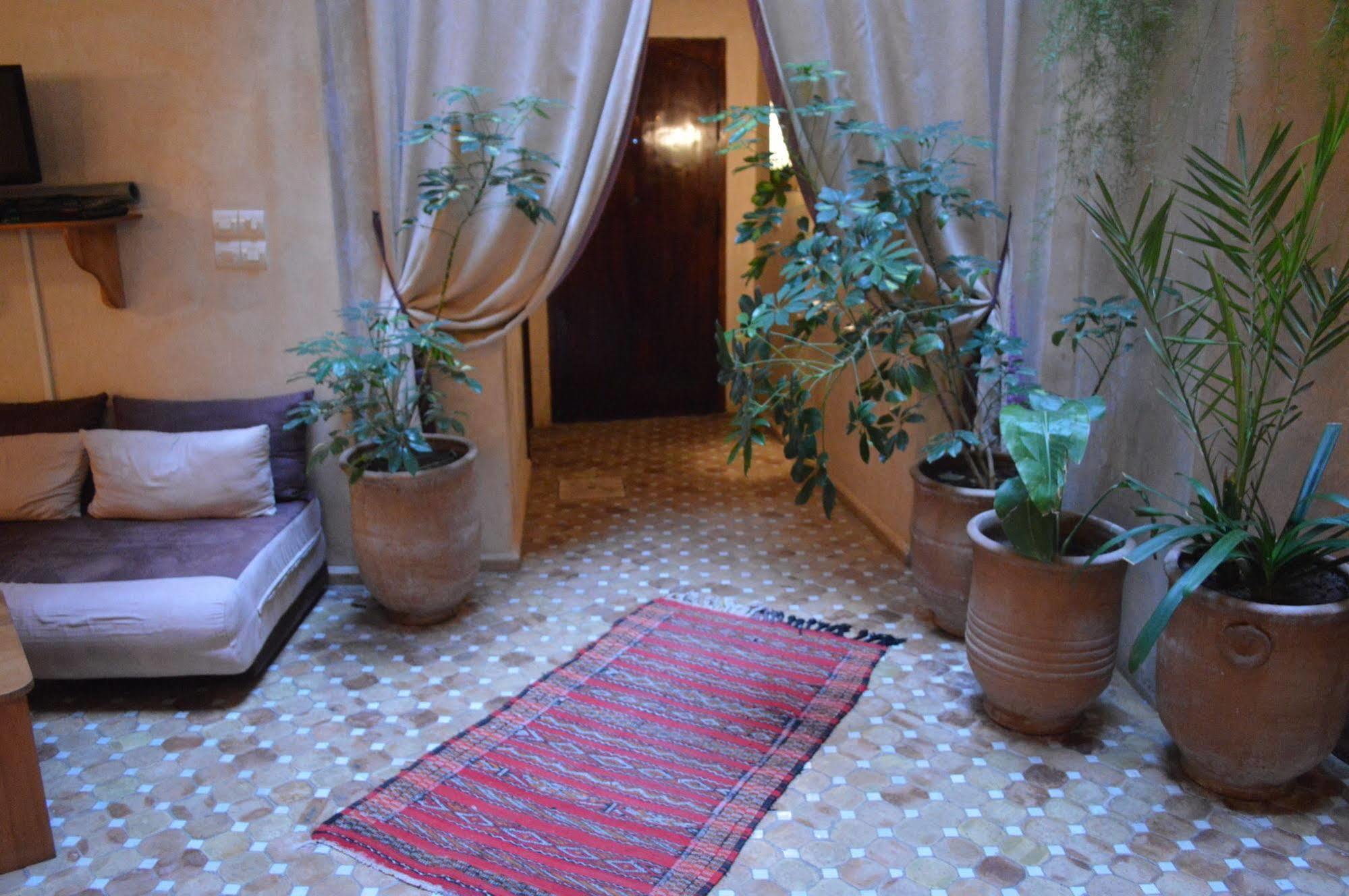 Riad Thais Szavíra Kültér fotó
